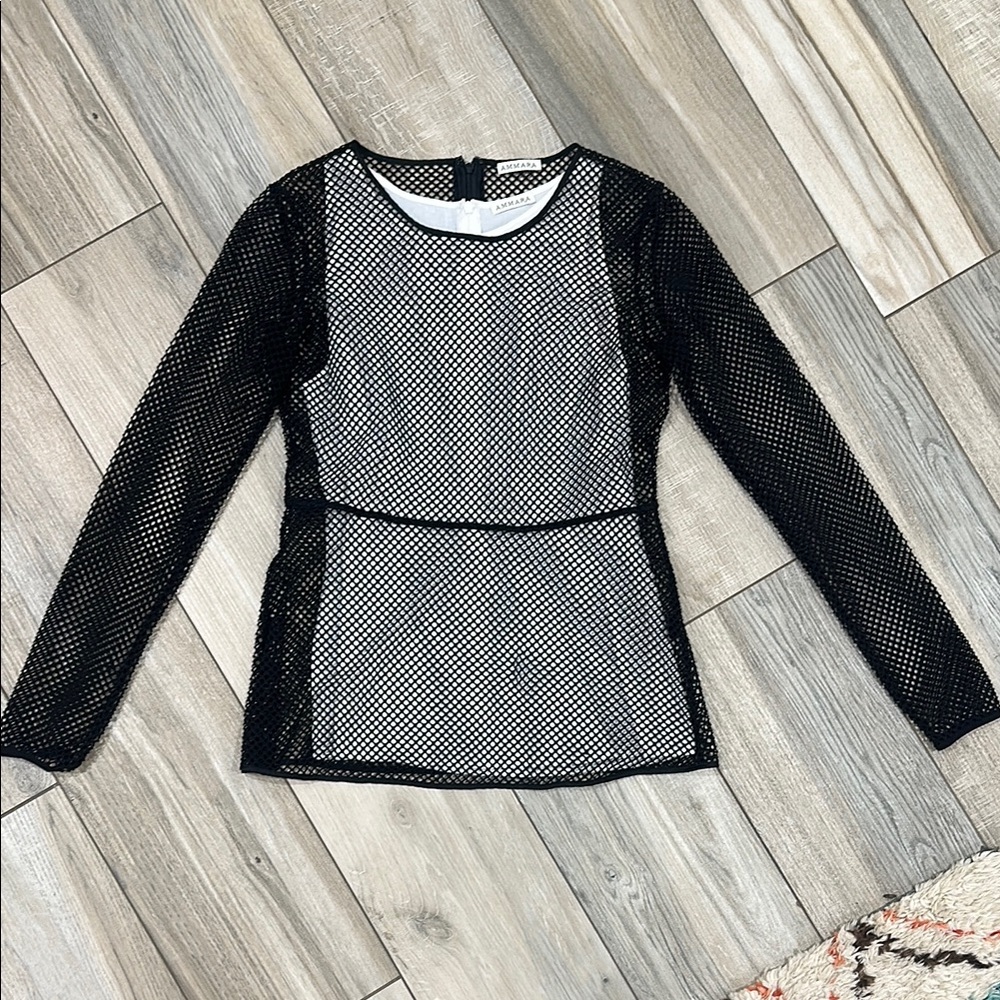 Black and White Fitted Graphic Blouse